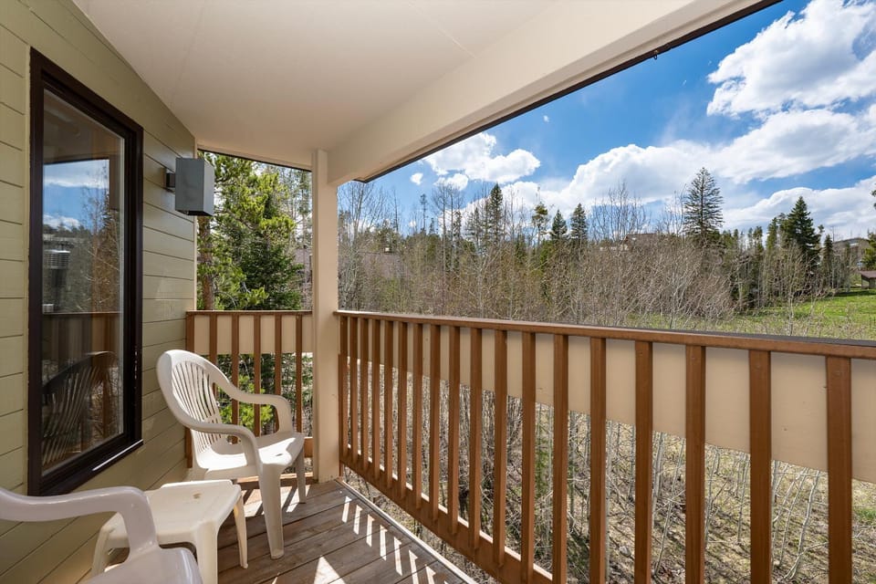 Day, Natural landscape, Balcony/Terrace, Seating area, furniture