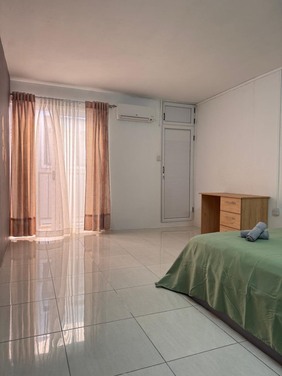 Chill Out Casa 4 bdr Apt~10 min wlk to the beach~ Apartment in Flic en Flac