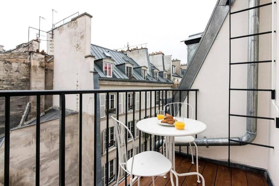Superbe studio avec balcon au coeur de Montorgueil Apartment in Paris