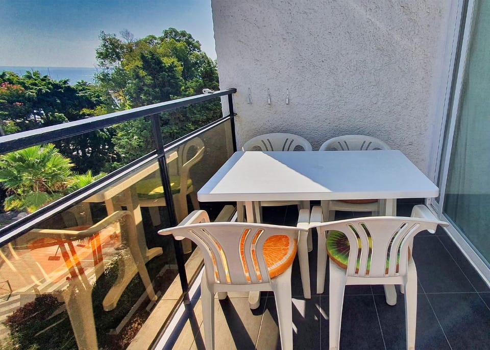 View (from property/room), Balcony/Terrace, Dining area