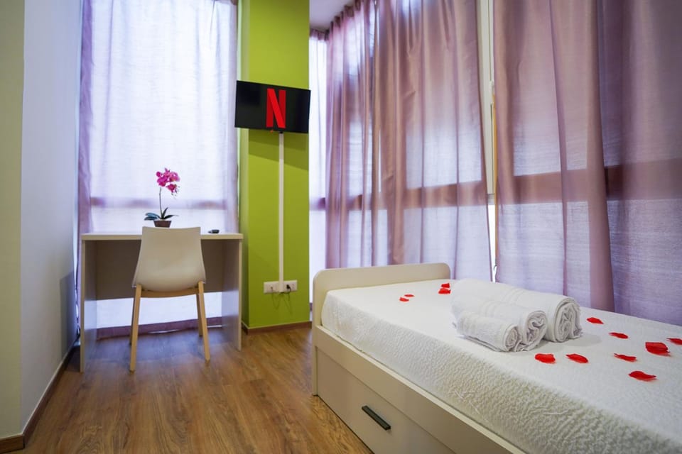 Bed, TV and multimedia, Evening entertainment