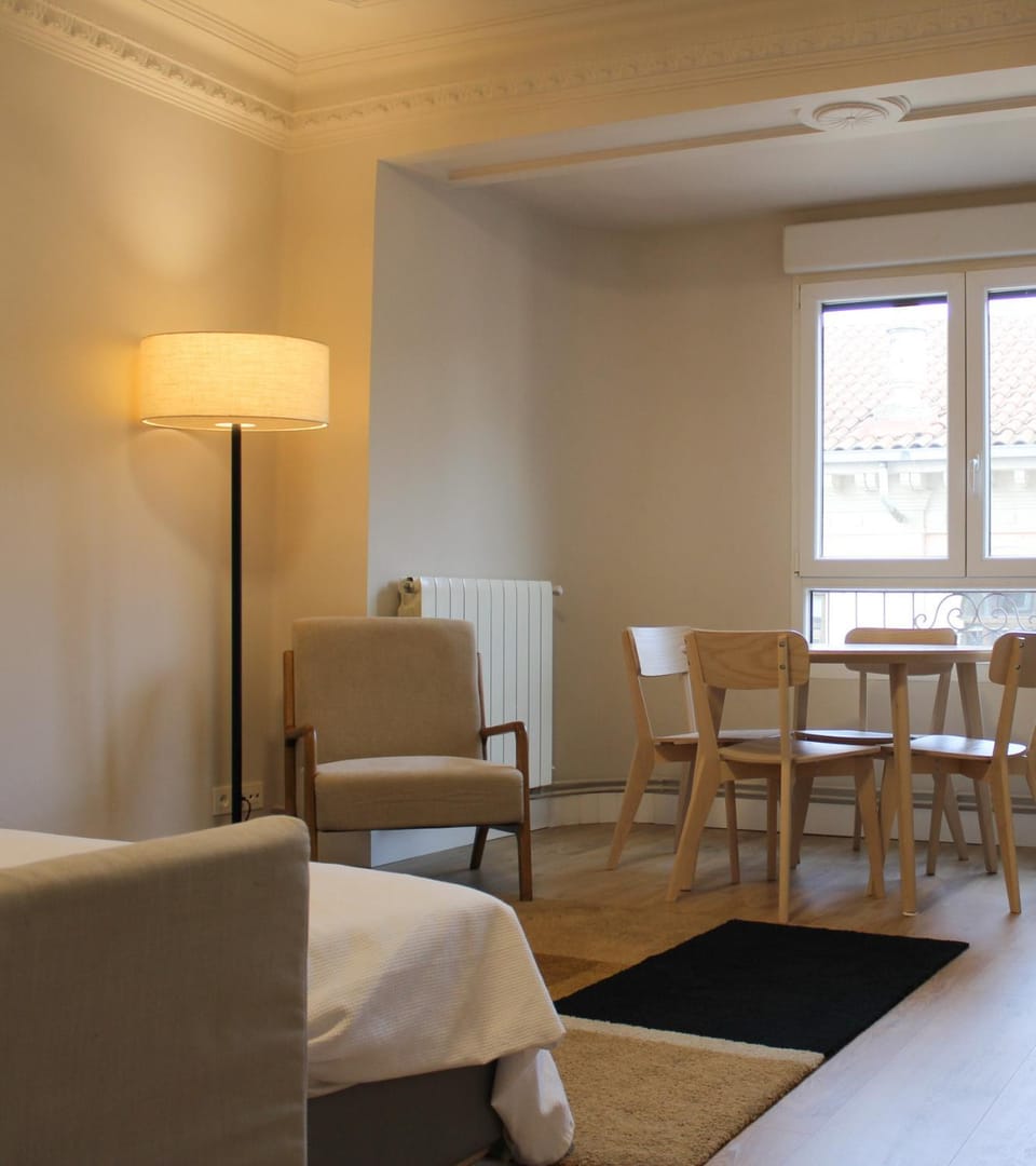 Seating area, Dining area