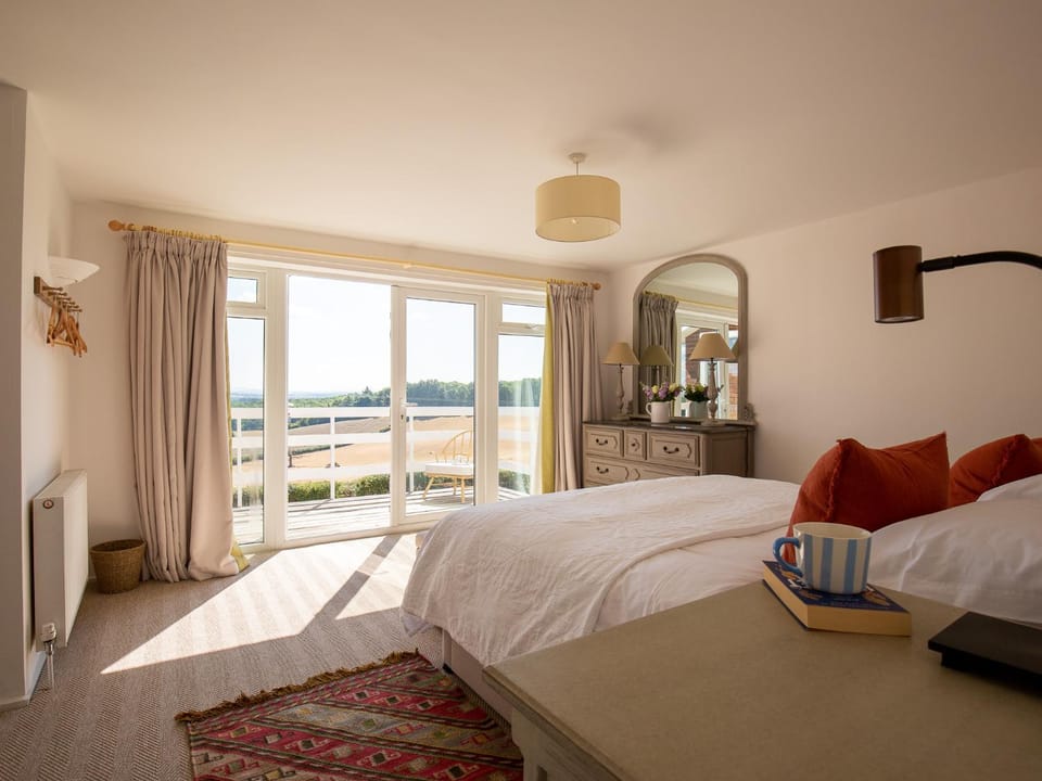 Bed, Bedroom, Garden view