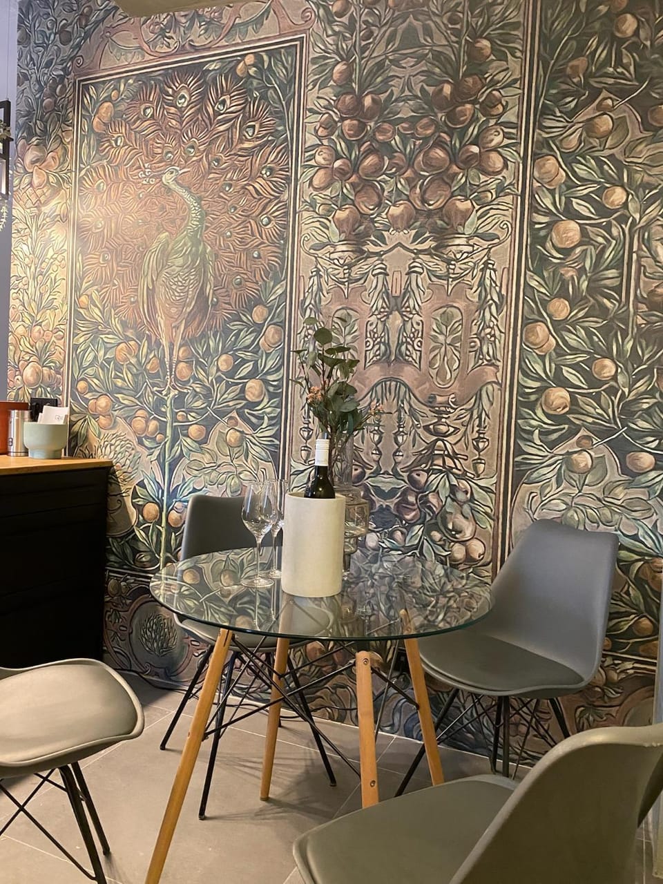Seating area, kitchen