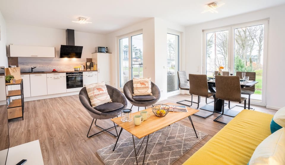 Kitchen or kitchenette, Living room, Seating area