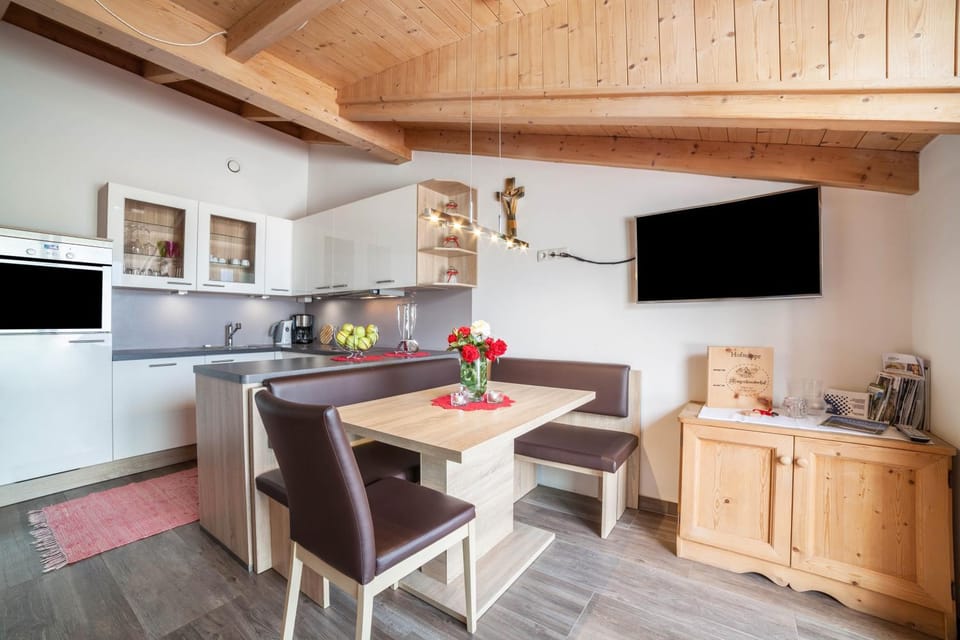 Property building, Kitchen or kitchenette, Living room
