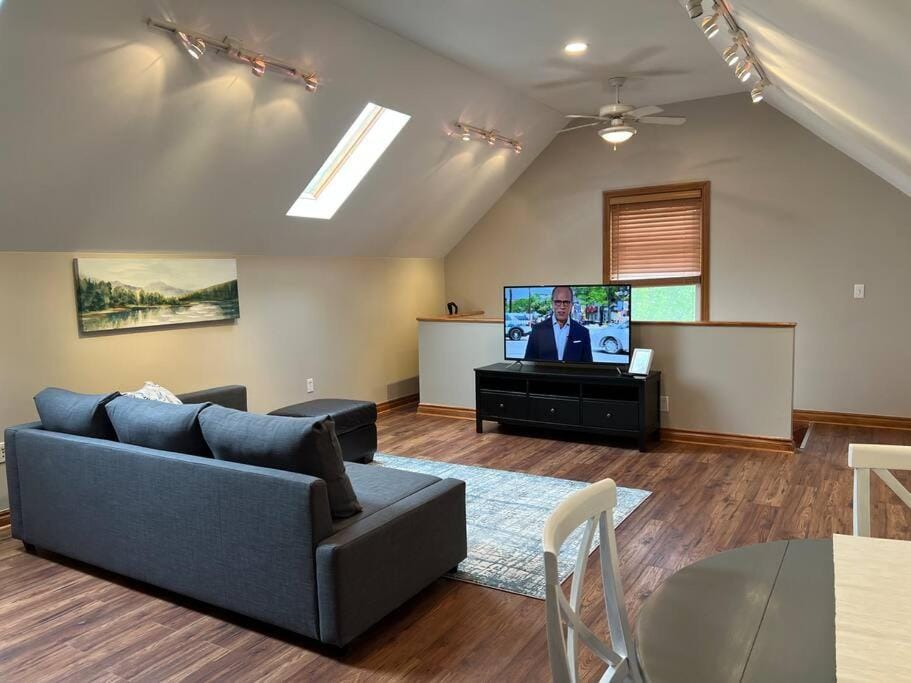 Private, great loc - ideal for long / short stay Apartment in Canton