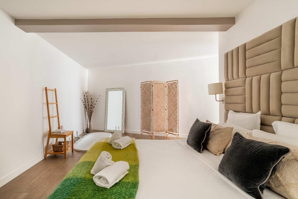 Montmartre Stylish and bright 3BD with terrace Apartment in Paris