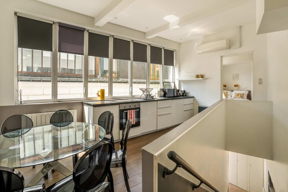 Montmartre Stylish and bright 3BD with terrace Apartment in Paris