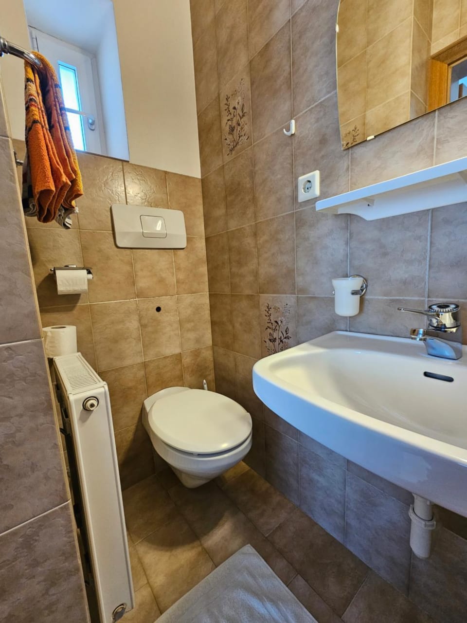 Toilet, Bathroom, towels