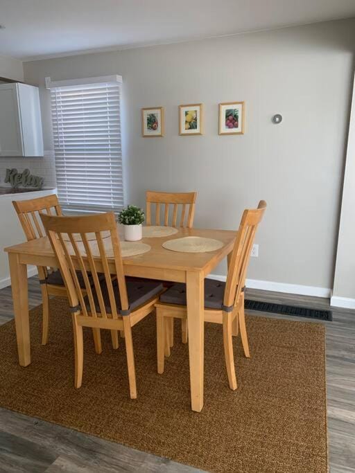 Perfect for a family of 4 in a village setting House in Canton