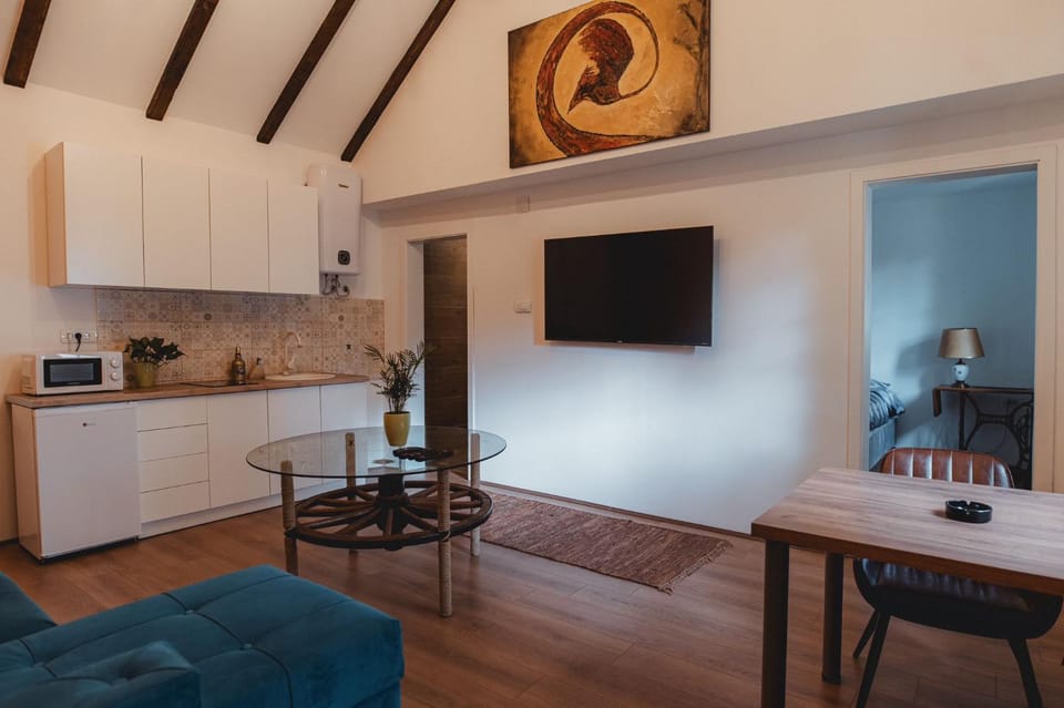 Kitchen or kitchenette, Seating area