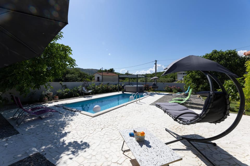 Day, Garden, Garden view, Pool view, Swimming pool, sunbed