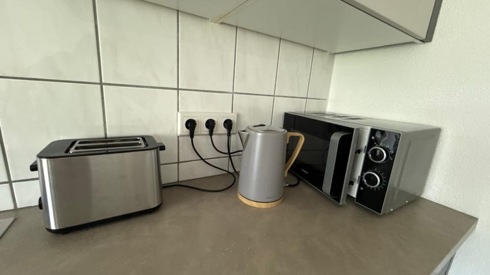 Coffee/tea facilities, microwave, toaster
