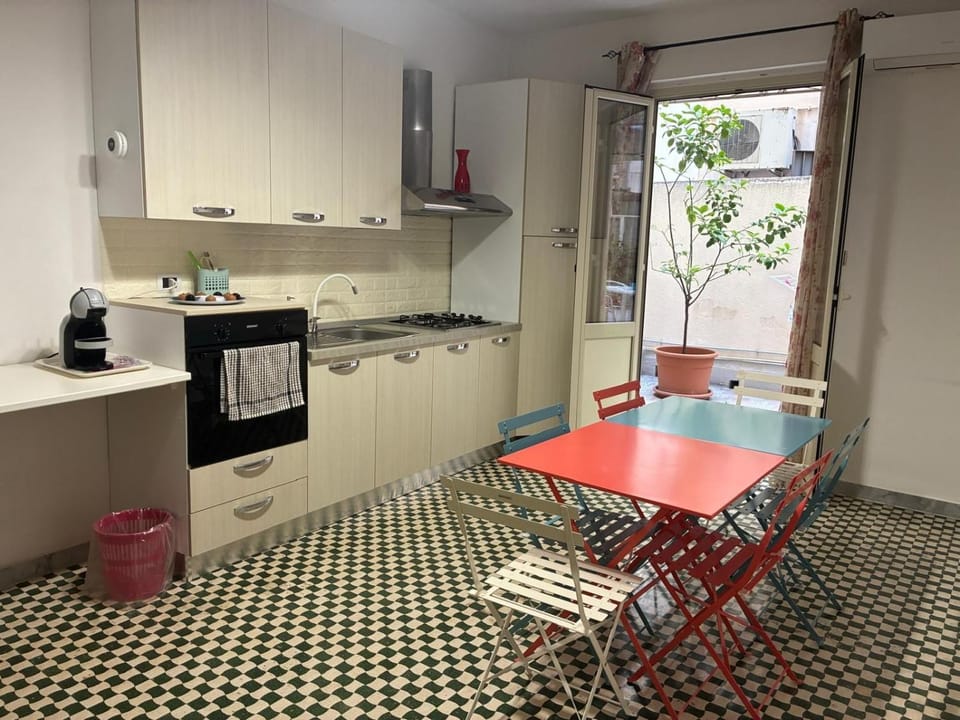 Kitchen or kitchenette, Living room