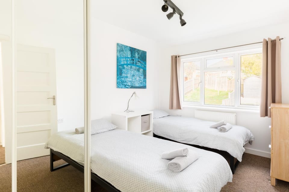 Bed, Photo of the whole room, Bedroom