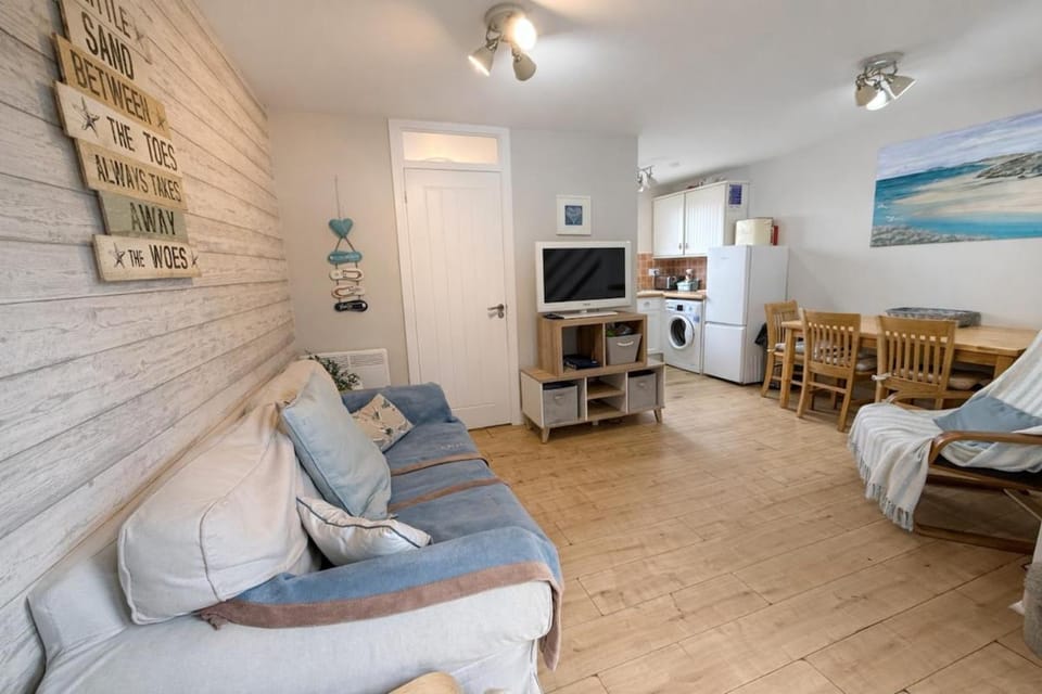 65 Strawberry Hill, Tolroy Manor House in Hayle