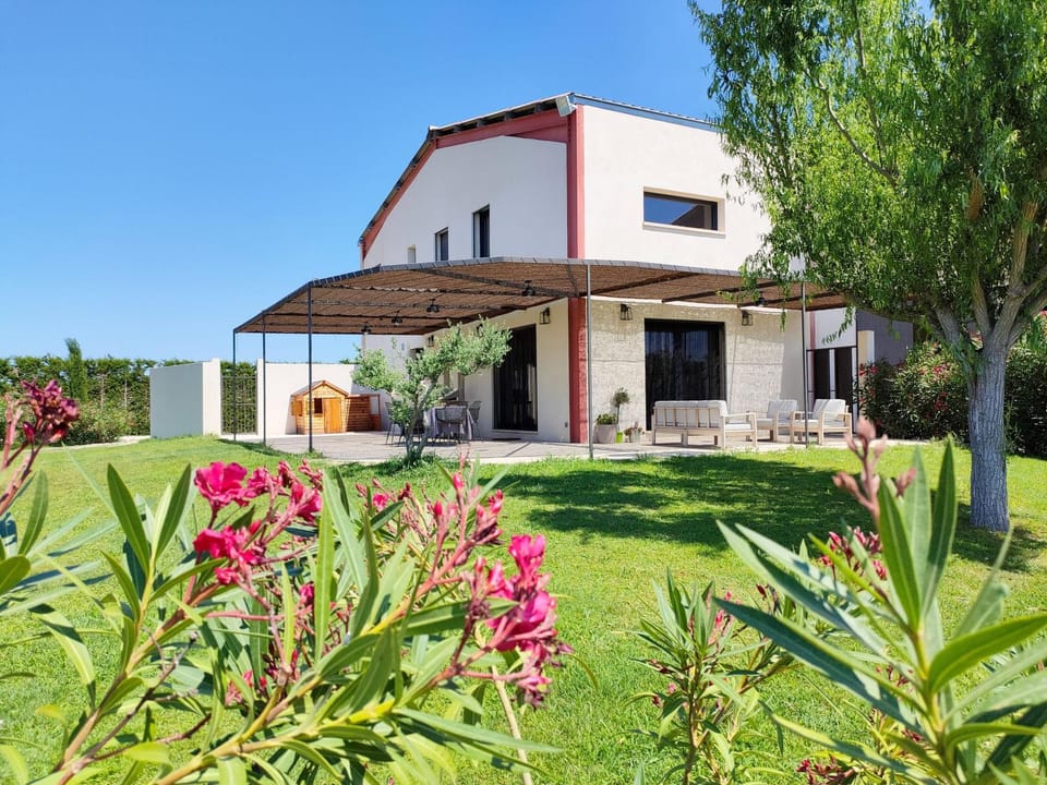 Loft avec piscine privée en campagne proche Saint Remy de Provence House in Saint-Remy-de-Provence