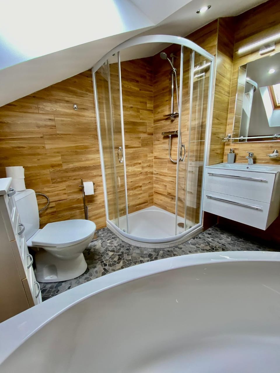 Shower, Toilet, Bathroom, Bath