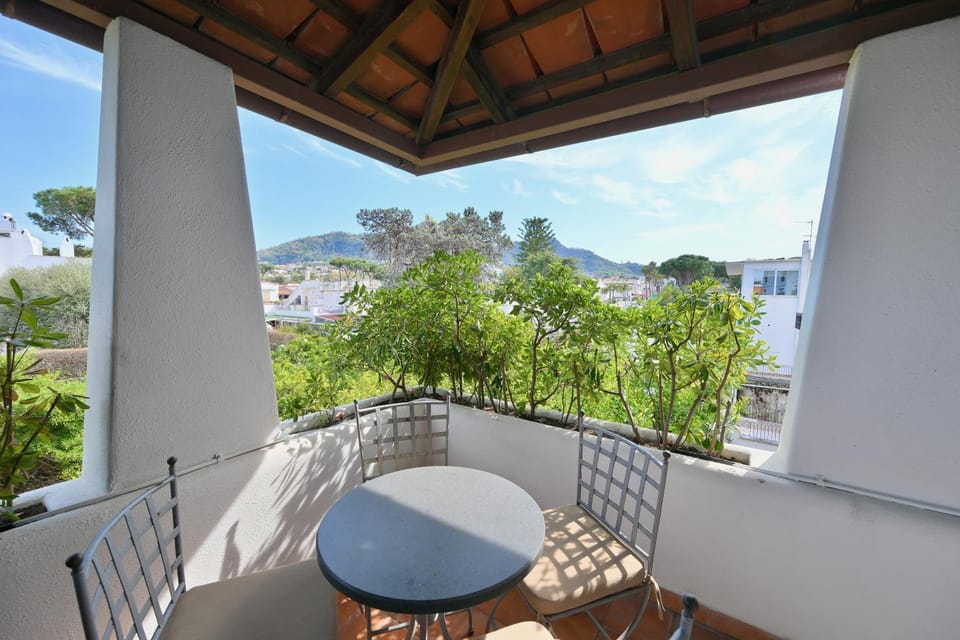 View (from property/room), Balcony/Terrace, Dining area