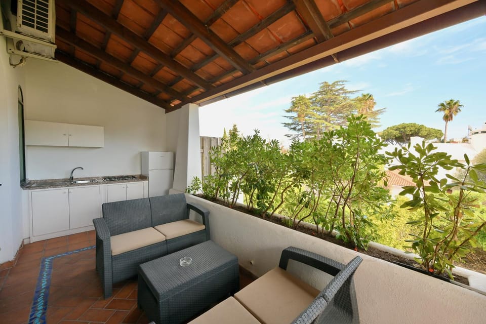 View (from property/room), Balcony/Terrace, Kitchen or kitchenette, Seating area