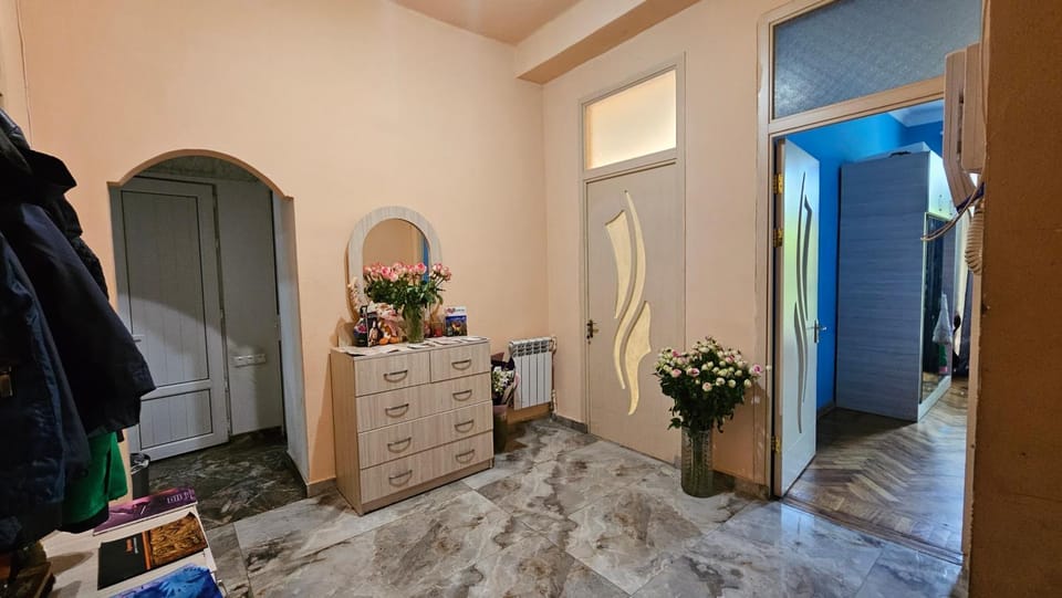 Facade/entrance, Photo of the whole room