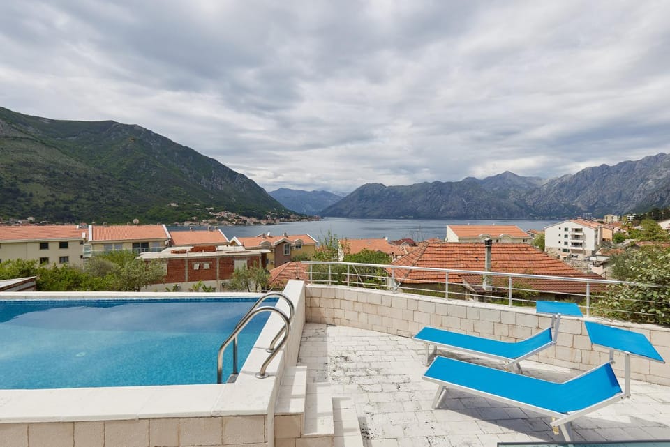 Nada's Ap with Pool and Sea View Apartment in Dobrota