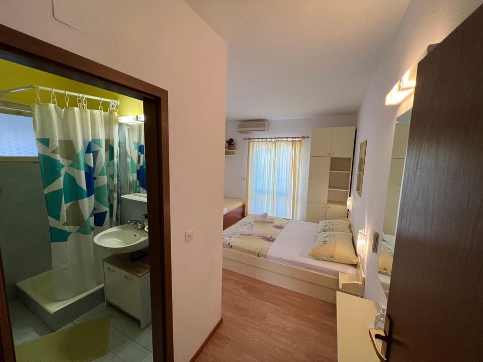 Bathroom, Photo of the whole room, Bedroom