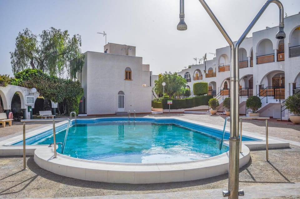 Swimming pool, sunbed