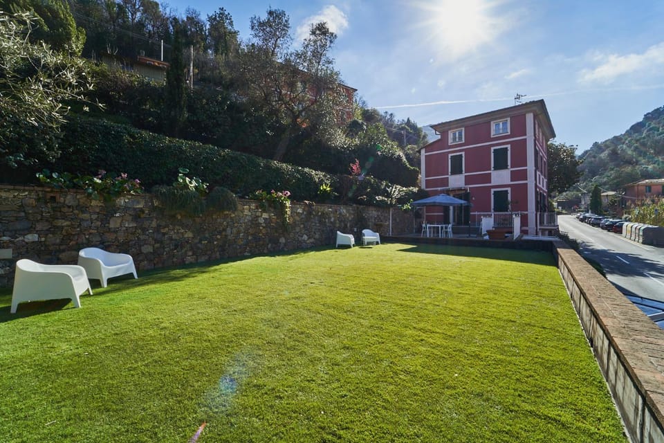 Property building, Spring, Day, Natural landscape, Garden, Balcony/Terrace, Garden view