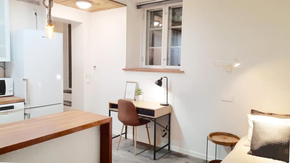 Kitchen or kitchenette, Living room, Seating area, Dining area, hair dresser, minibar