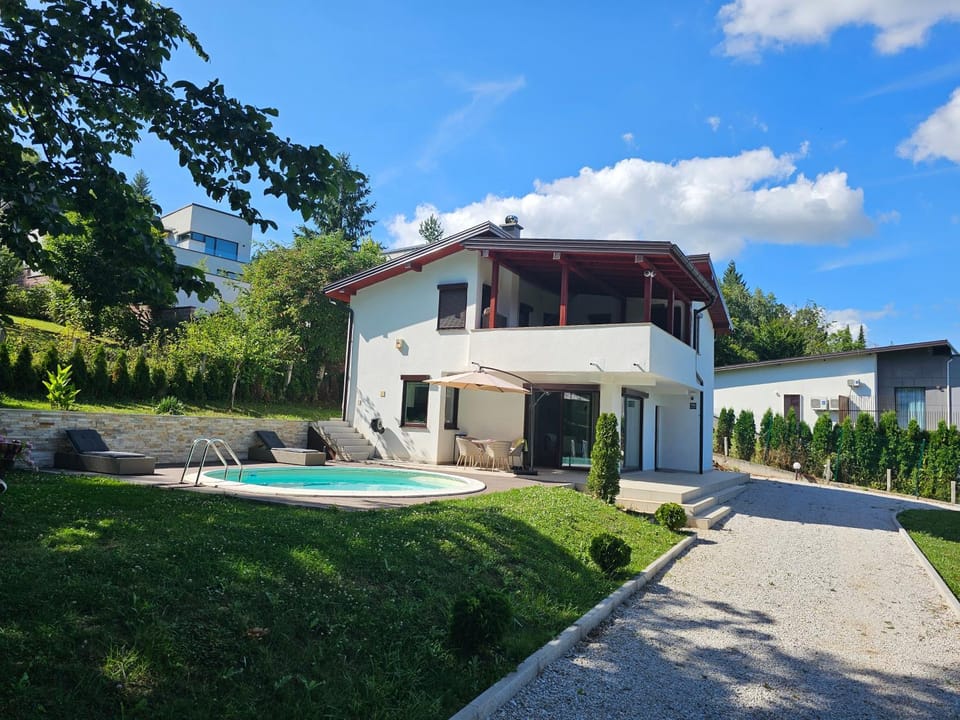 Property building, Spring, Day, Garden, Garden, Garden view, Pool view, Swimming pool