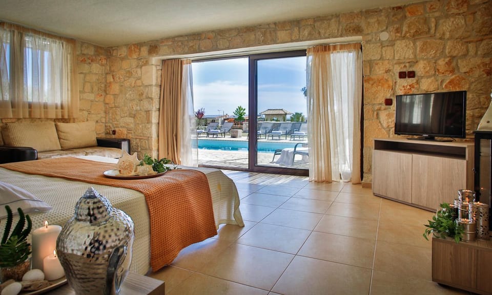 Bedroom, Pool view
