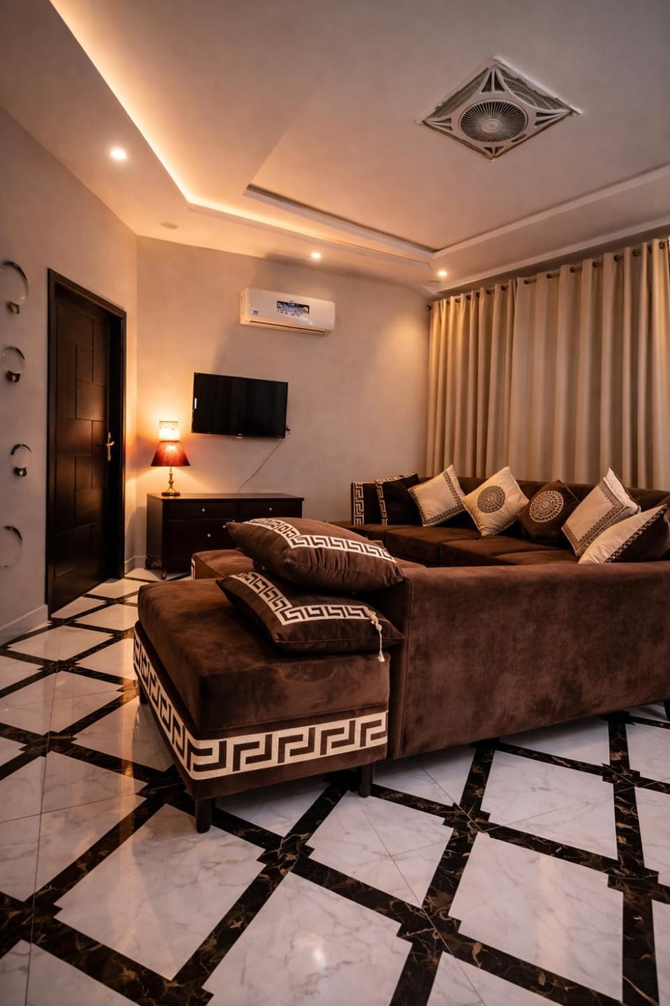 Bed, TV and multimedia, Living room, Photo of the whole room, Seating area, Bedroom, air conditioner