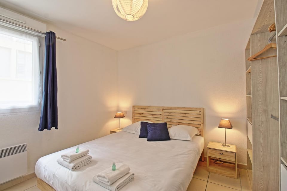 Bed, Photo of the whole room, Bedroom, towels, wardrobe