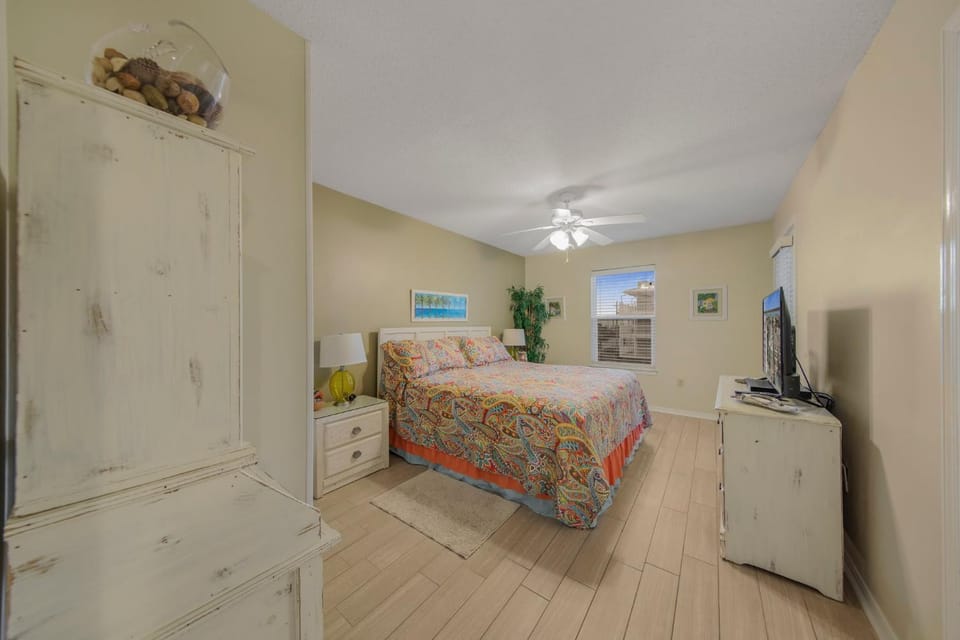 Sundial A2 by Vacation Homes Collection Apartment in West Beach