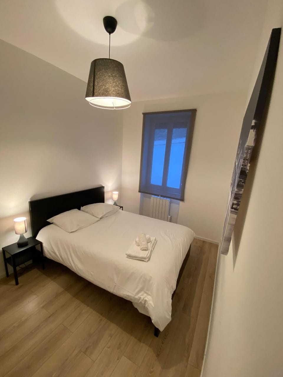 Bed, Photo of the whole room, Bedroom, towels