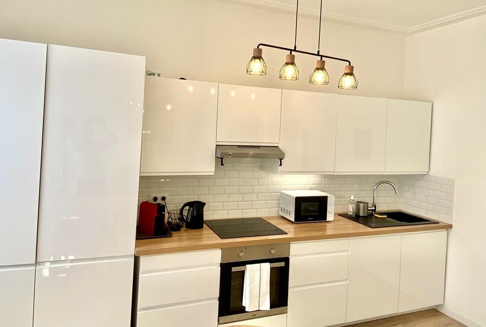 Coffee/tea facilities, stove, toaster