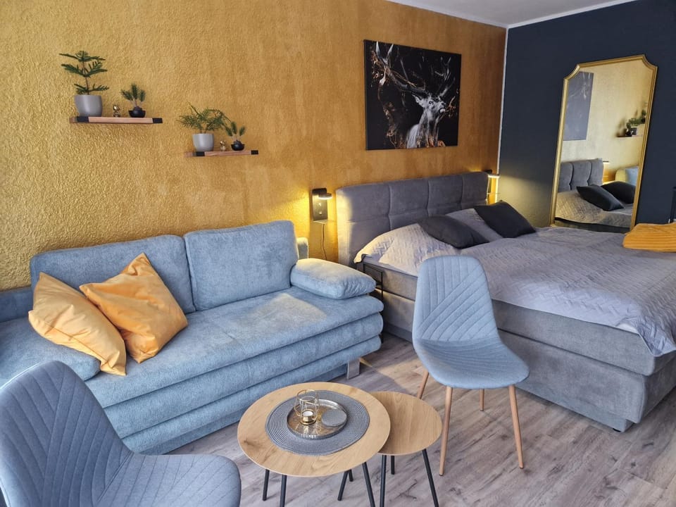 Bed, Photo of the whole room, Seating area