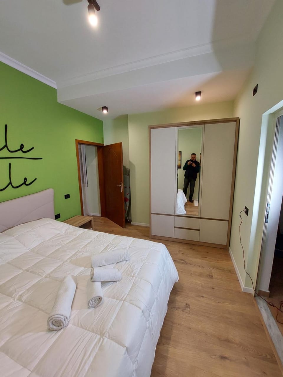 Bed, Bedroom, towels, wardrobe