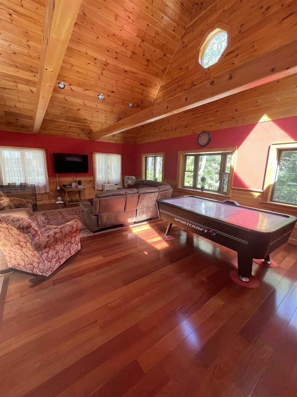 GOOD TIMES CHALET LIMIT 19 chalet Chalet in Bridgton