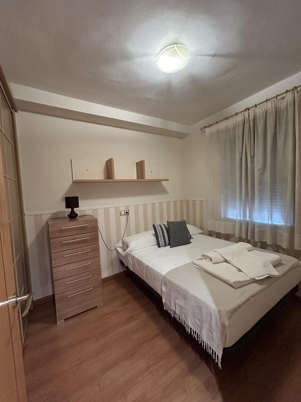 Photo of the whole room, Bedroom, towels