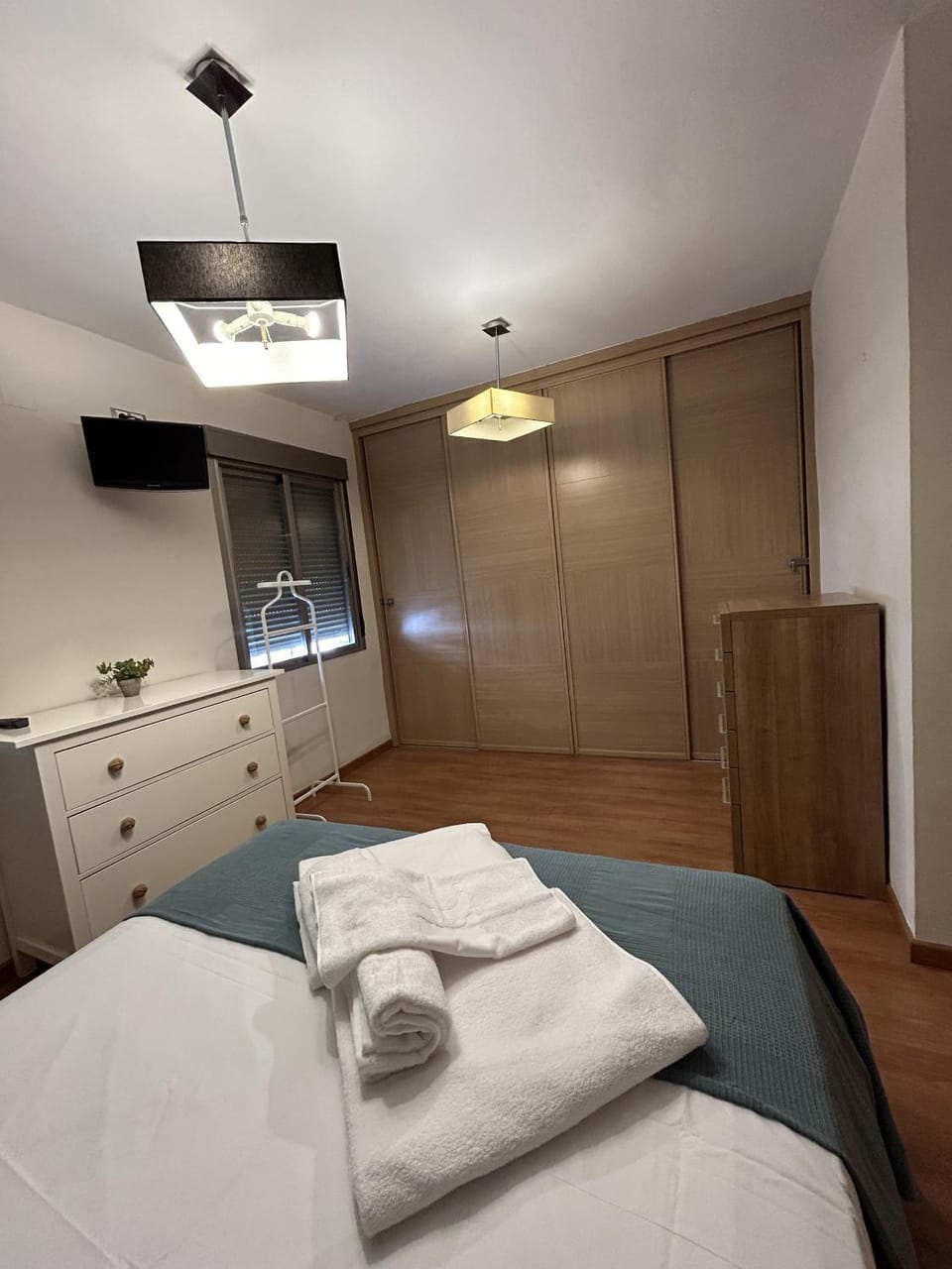 TV and multimedia, Photo of the whole room, Bedroom, wardrobe, air conditioner