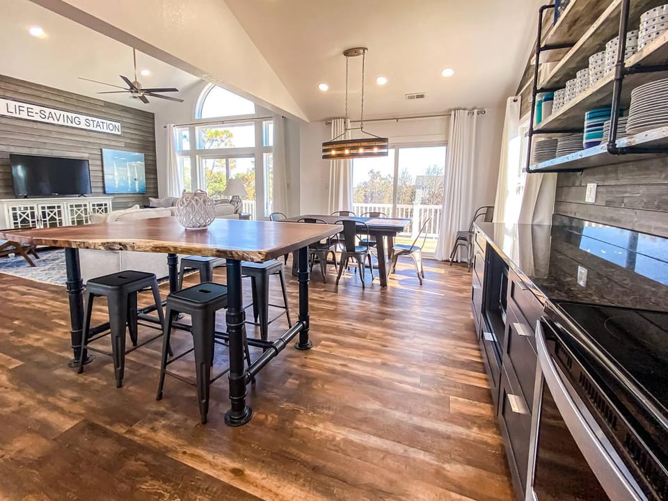 OBX-tra - Corolla, Whalehead, 440 Yds to Beach, Pool Table, Pool, Hot Tub, Pets OK House in Corolla