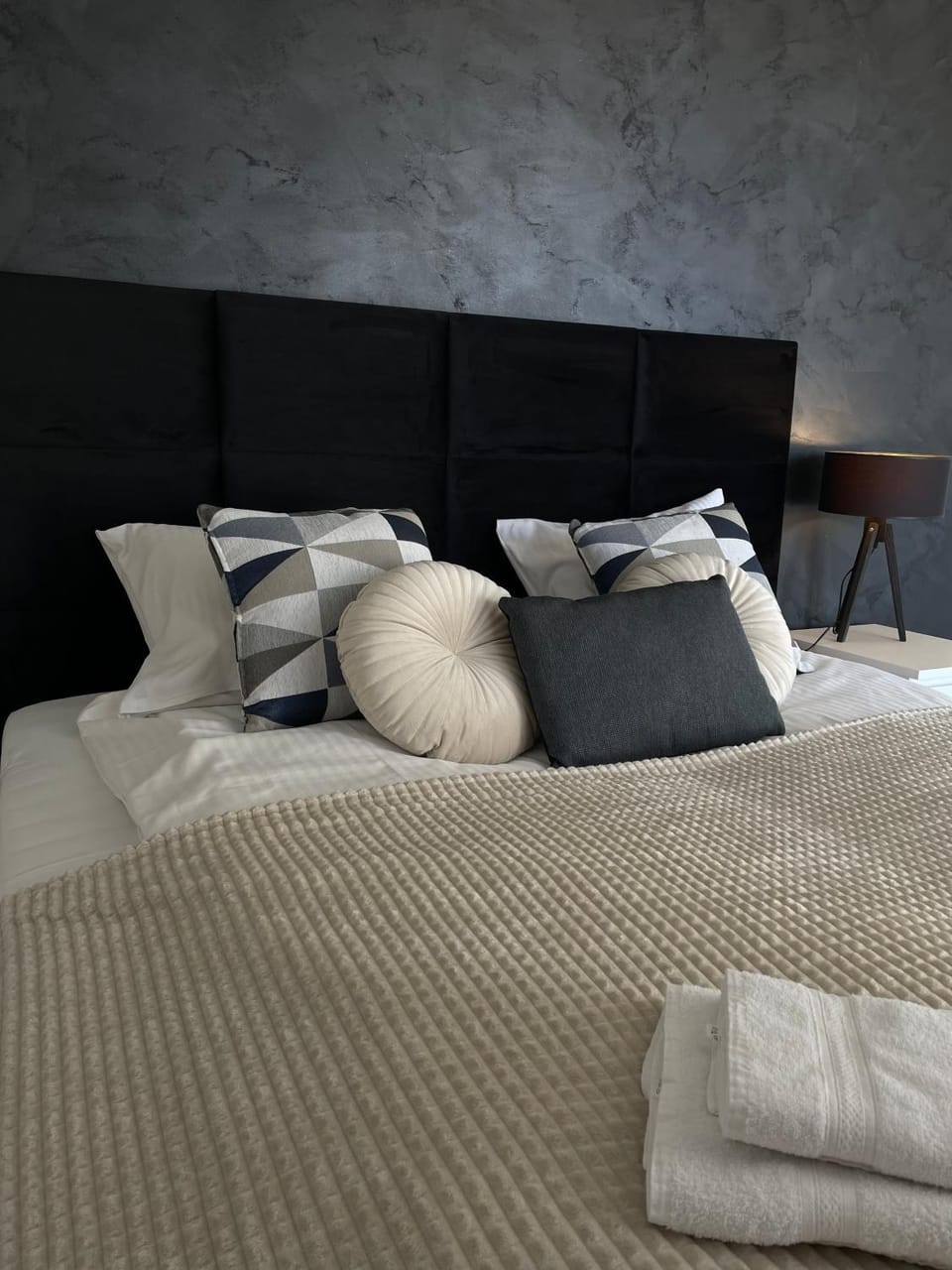 Bed, Photo of the whole room, Bedroom, towels