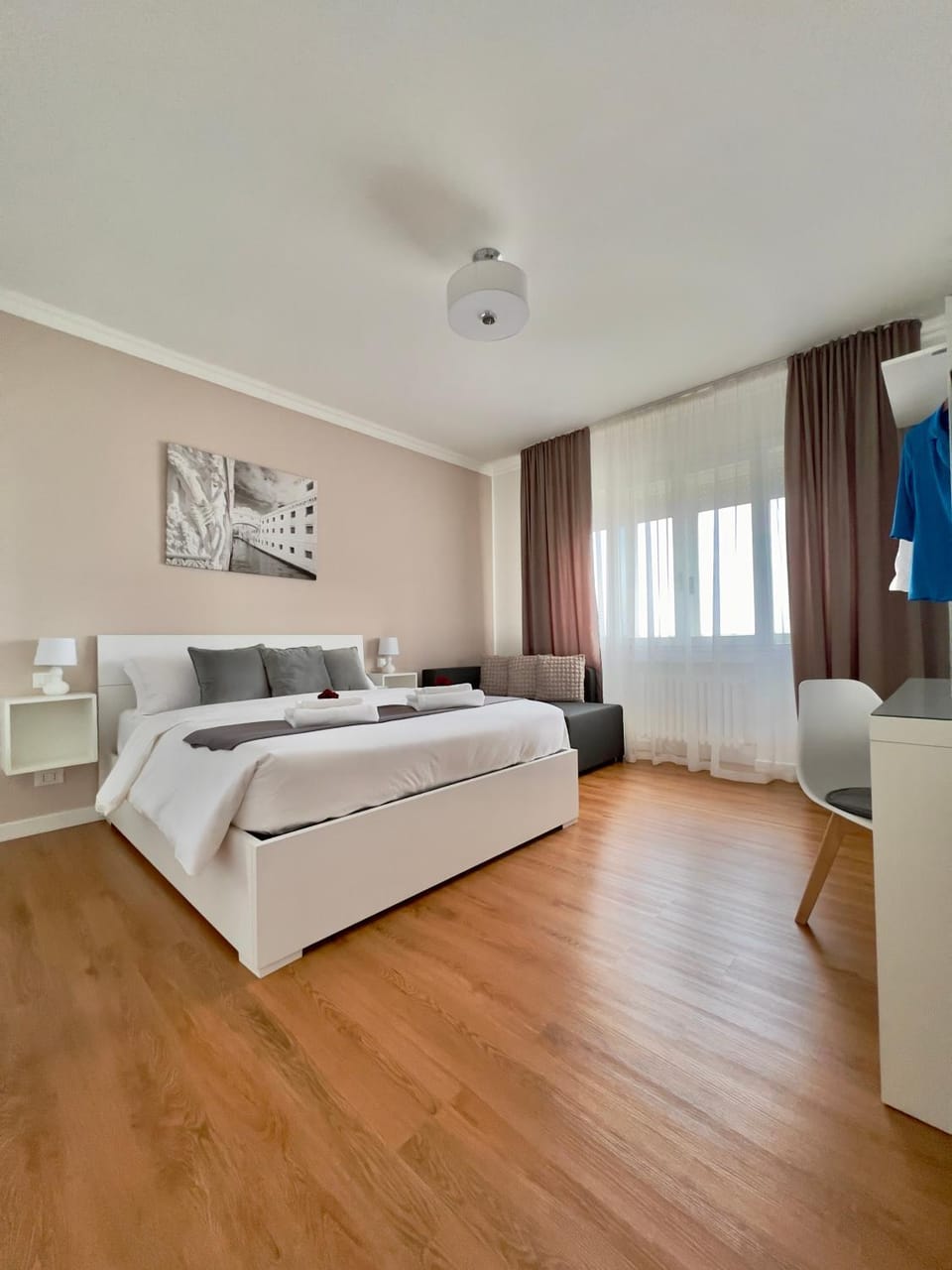Bed, Photo of the whole room, Bedroom