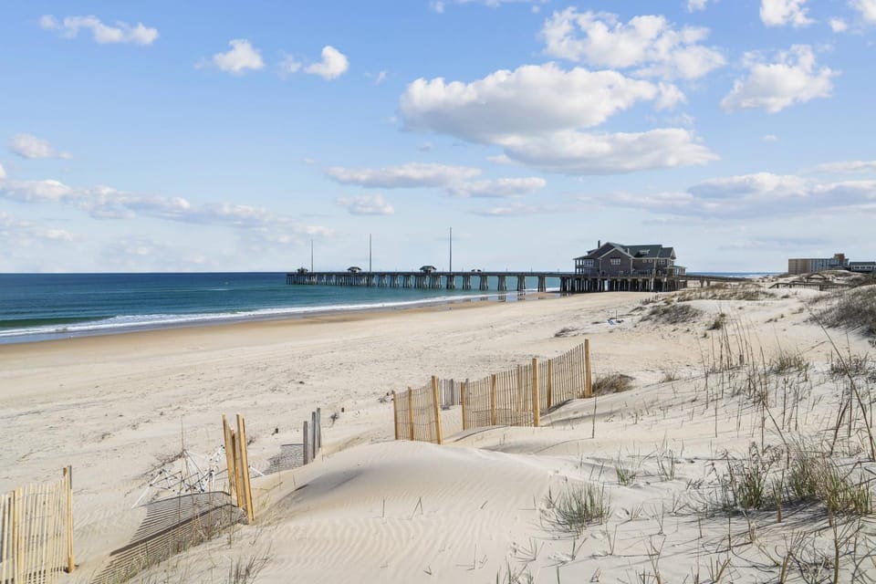 Pier View Oasis - Nags Head MP 16, Oceanfront, Elevator, Theater, Pool, Hot Tub, Pets OK House in Nags Head