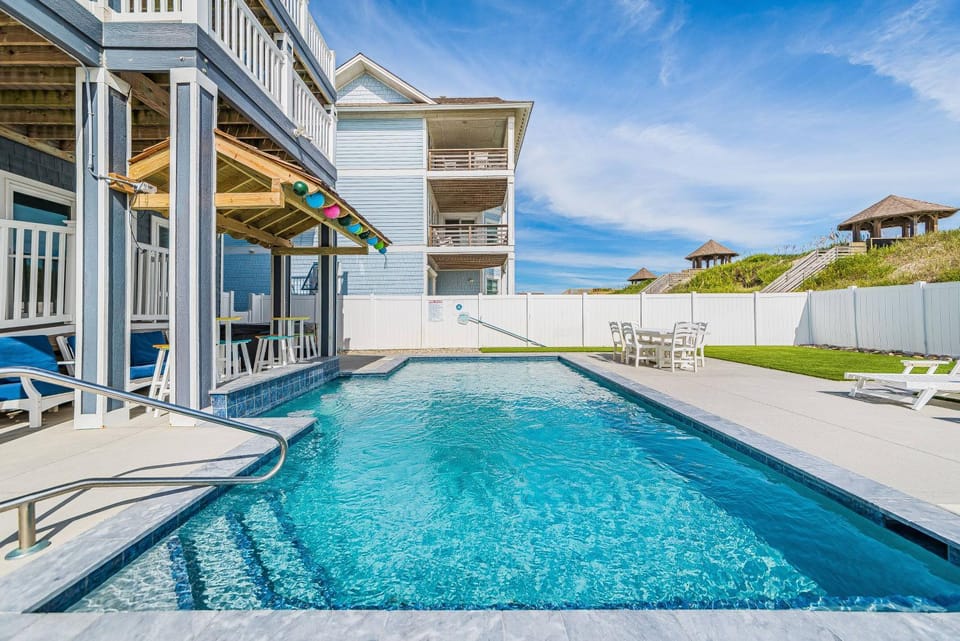 Pier View Oasis - Nags Head MP 16, Oceanfront, Elevator, Theater, Pool, Hot Tub, Pets OK House in Nags Head