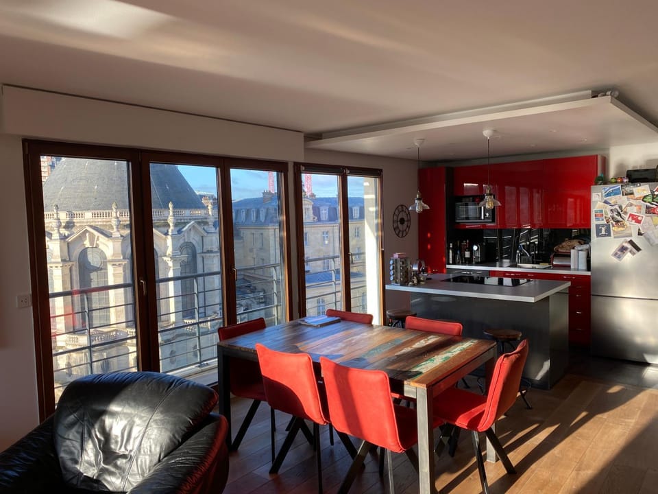 Kitchen or kitchenette, Dining area