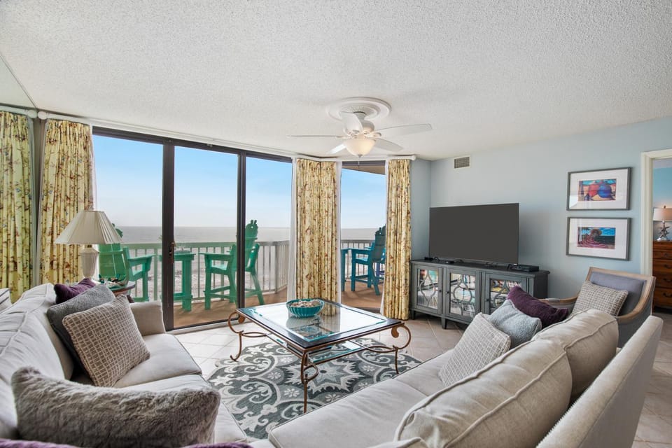408 COV Atlantic Breeze Oceanfront Top Floor Villa 2 Pools House in Folly Beach